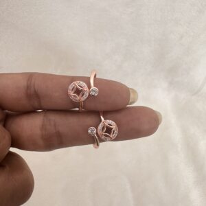 Toe ring (Rose gold finish)